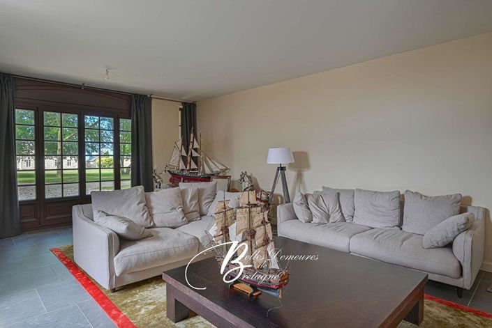 Image No.13-10 Bed Property for sale