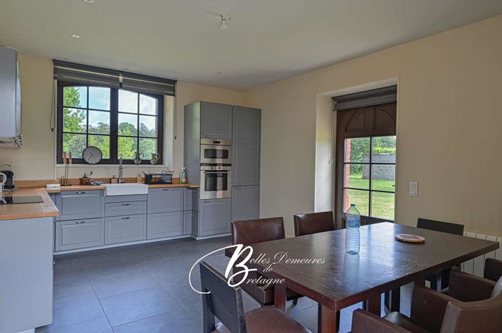 Image No.14-10 Bed Property for sale