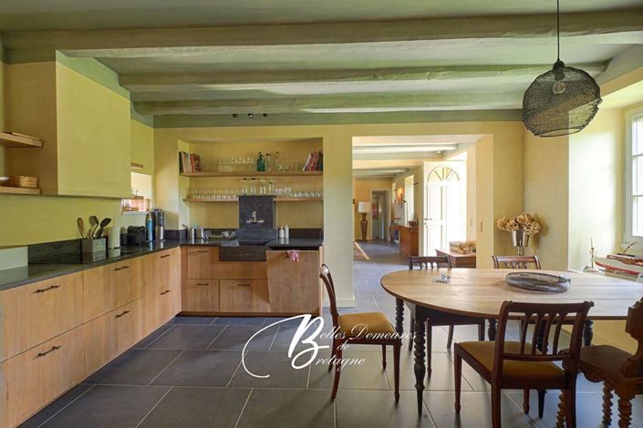 Image No.18-10 Bed Property for sale