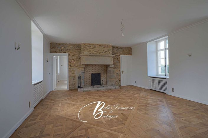 Image No.4-10 Bed Property for sale