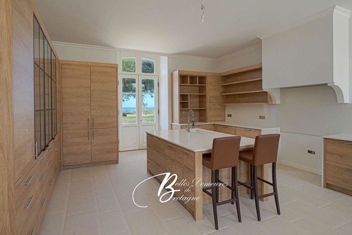 Image No.6-10 Bed Property for sale