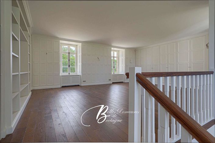 Image No.8-10 Bed Property for sale