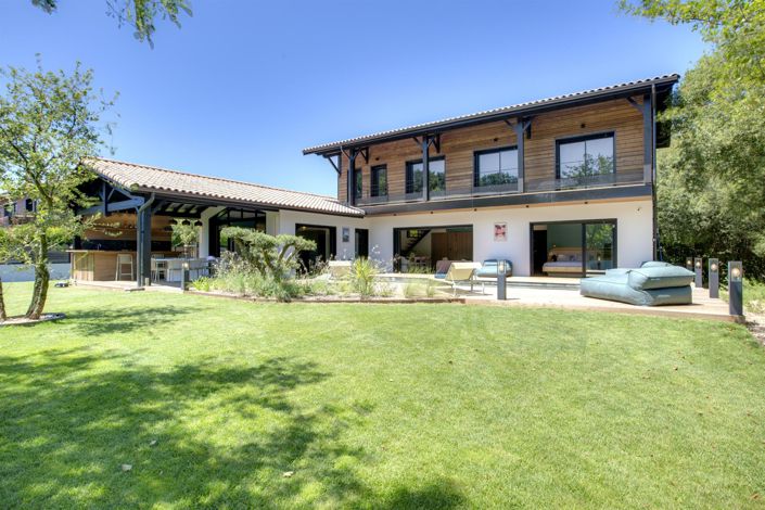 Image No.1-4 Bed House for sale