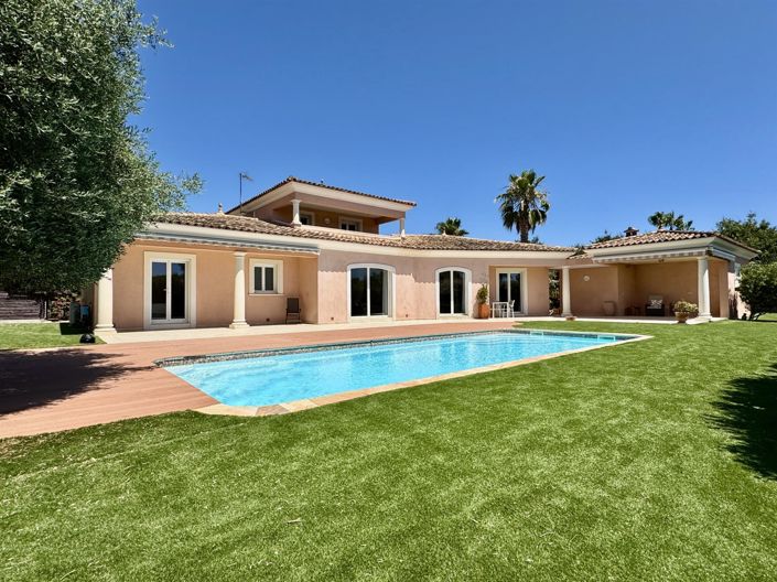 Image No.1-4 Bed House for sale