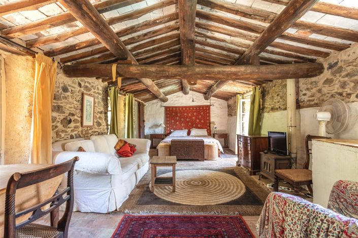 Image No.14-9 Bed Property for sale