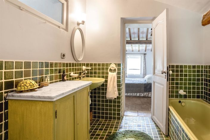 Image No.18-9 Bed Property for sale