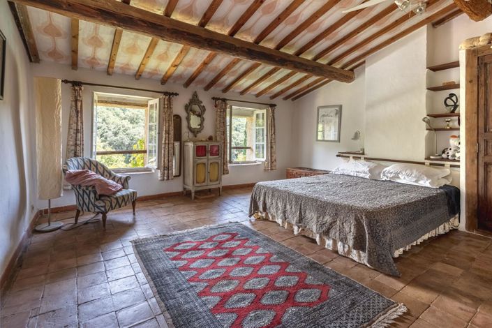 Image No.19-9 Bed Property for sale