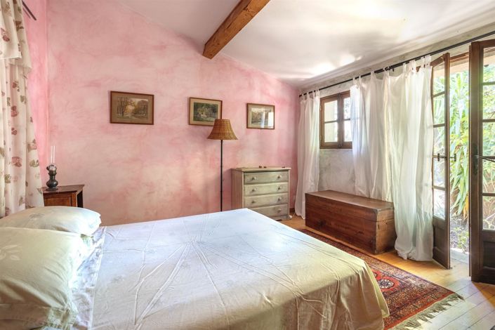 Image No.20-9 Bed Property for sale