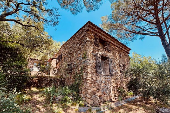 Image No.6-9 Bed Property for sale