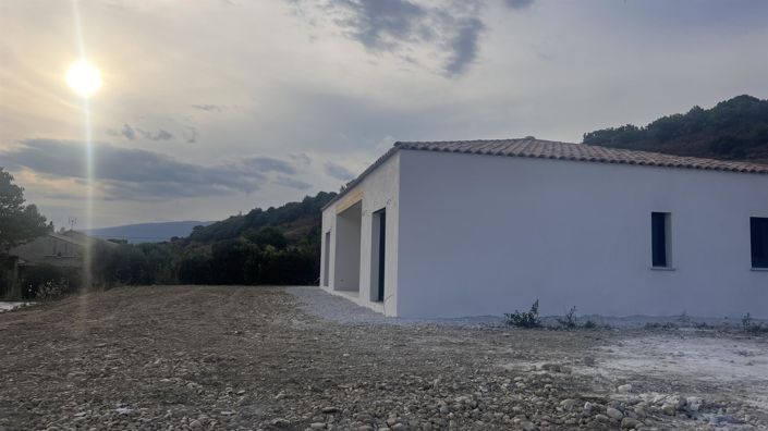 Image No.1-4 Bed House for sale