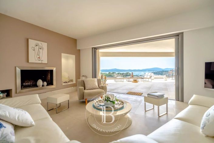 Image No.2-5 Bed House for sale