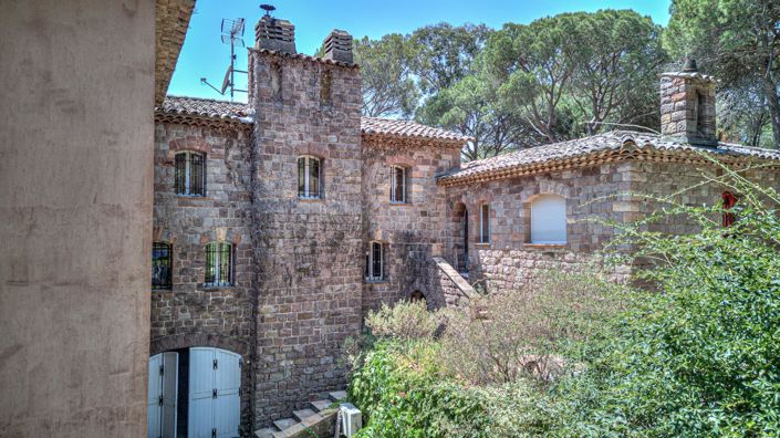 Image No.11-4 Bed Property for sale