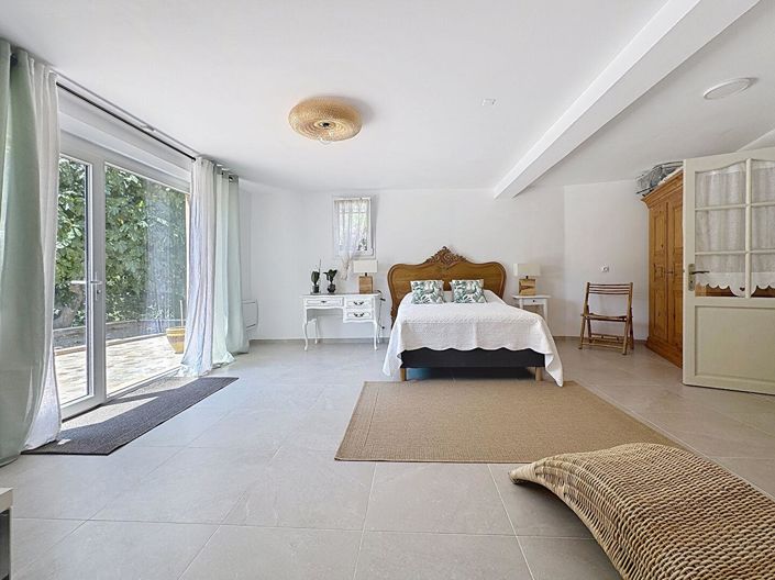 Image No.13-3 Bed House for sale