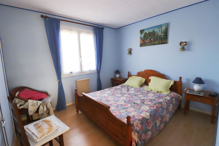 Image No.10-4 Bed House for sale