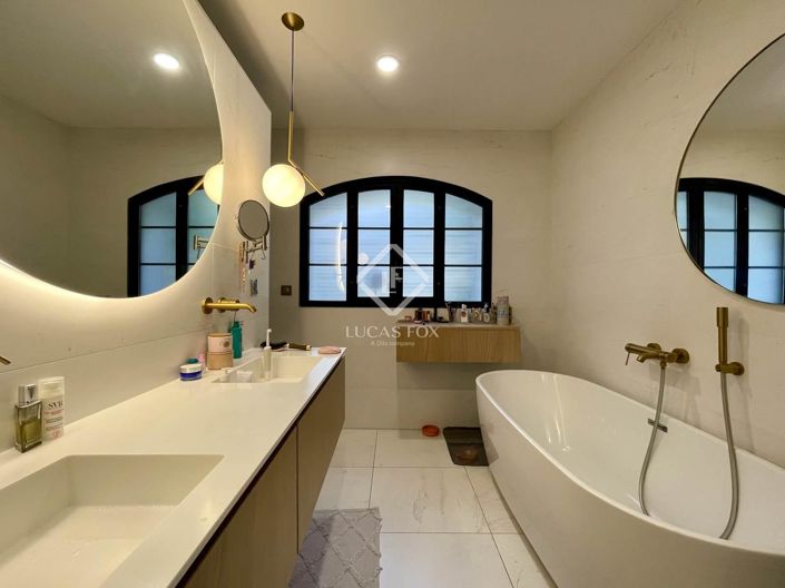 Image No.17-6 Bed House for sale