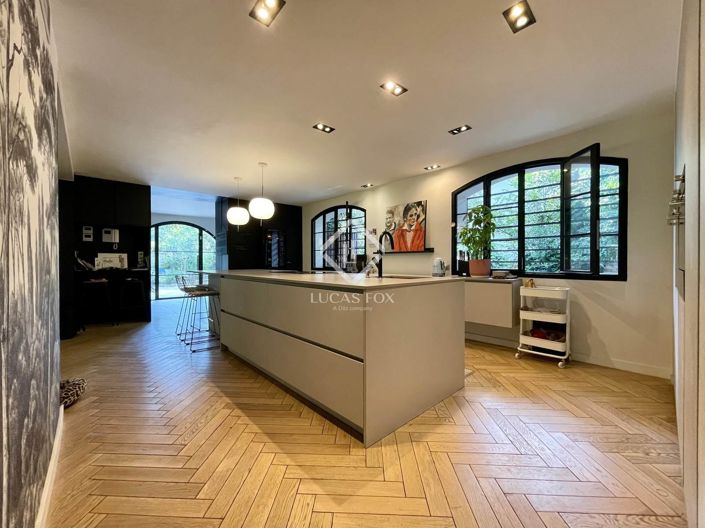 Image No.18-6 Bed House for sale