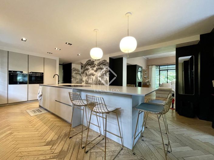 Image No.2-6 Bed House for sale