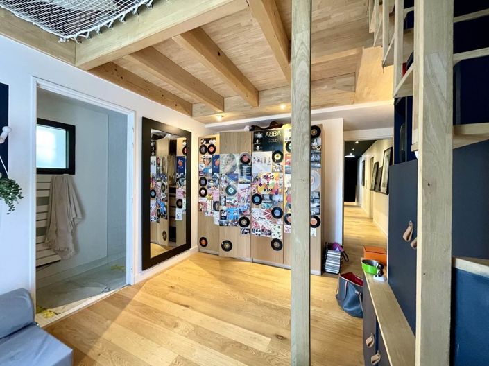 Image No.21-6 Bed House for sale