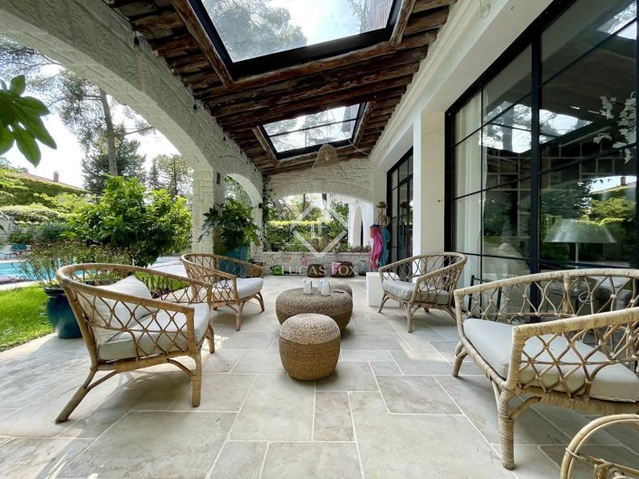 Image No.8-6 Bed House for sale