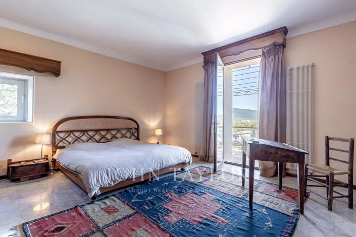 Image No.11-5 Bed House for sale