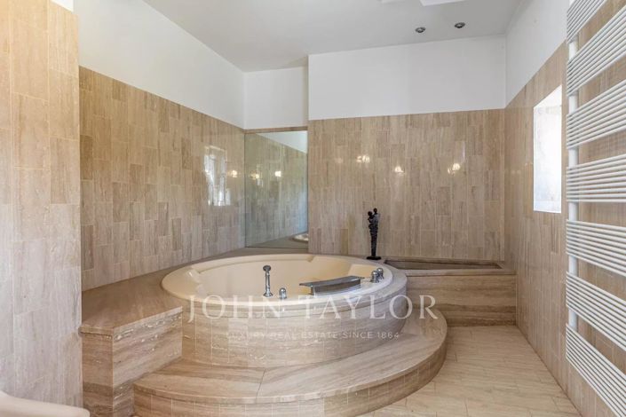 Image No.12-5 Bed House for sale