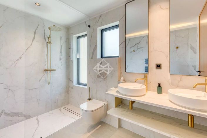 Image No.14-4 Bed House for sale