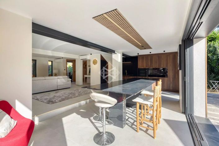 Image No.6-4 Bed House for sale