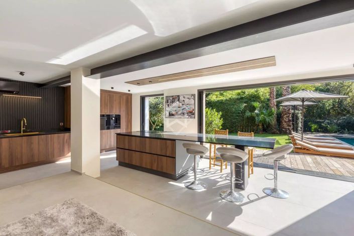 Image No.7-4 Bed House for sale