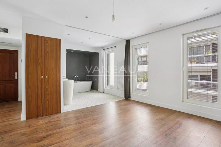 Image No.3-5 Bed House for sale