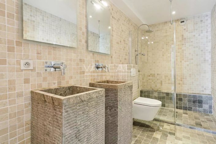 Image No.9-5 Bed House for sale