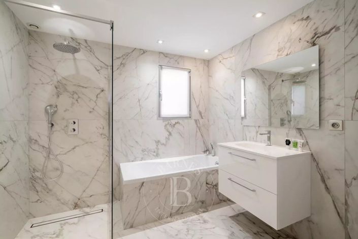 Image No.11-5 Bed House for sale