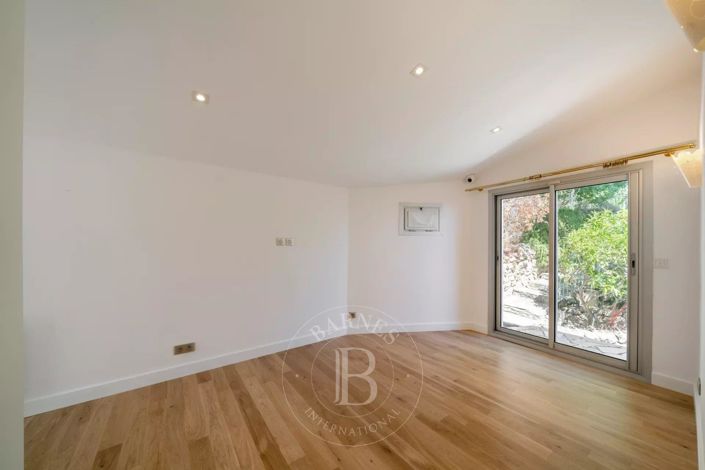 Image No.15-5 Bed House for sale