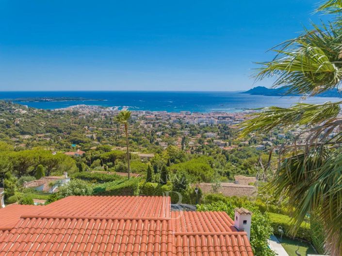 Image No.18-5 Bed House for sale