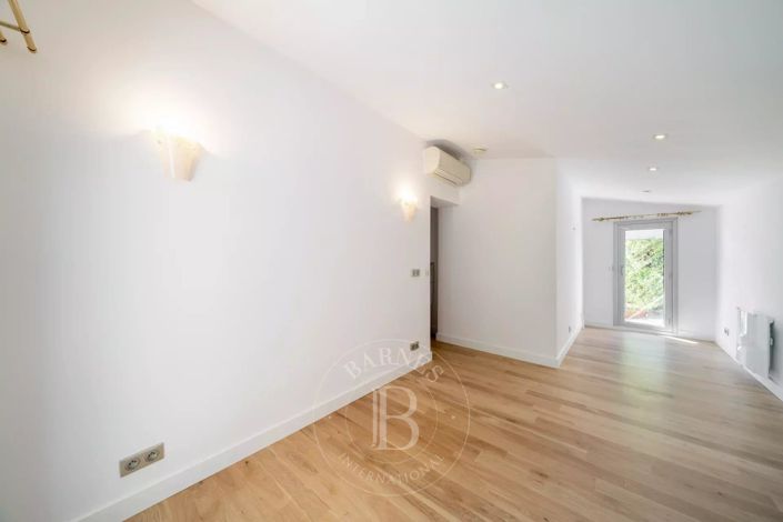 Image No.20-5 Bed House for sale