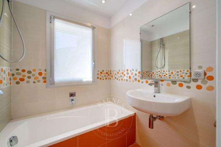 Image No.21-5 Bed House for sale