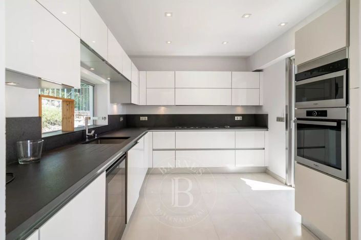 Image No.7-5 Bed House for sale