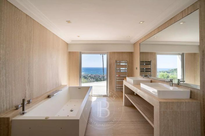 Image No.9-5 Bed House for sale