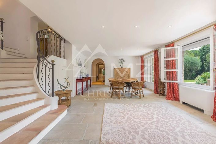 Image No.6-5 Bed House for sale