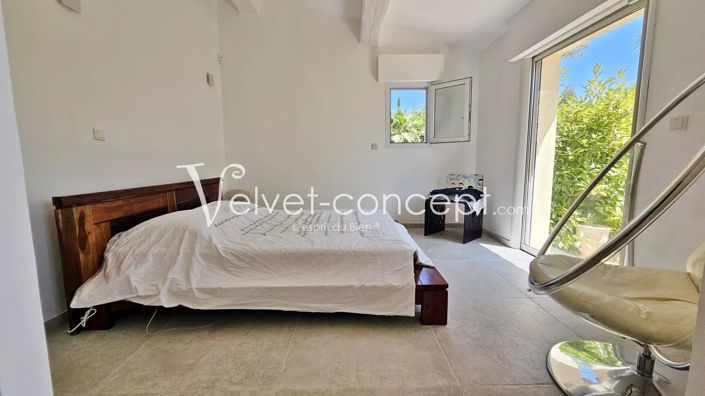 Image No.8-4 Bed House for sale