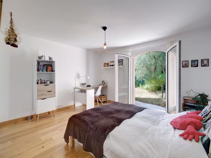 Image No.8-4 Bed House for sale