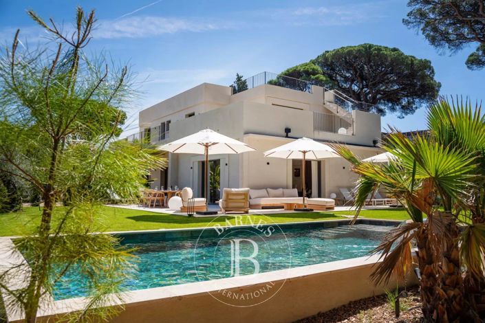 Image No.2-5 Bed House for sale