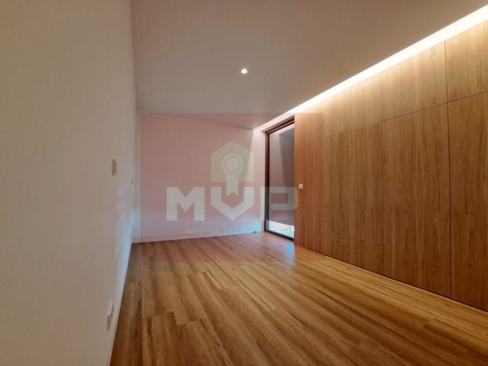 Image No.14-3 Bed House for sale