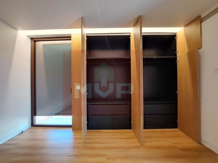 Image No.15-3 Bed House for sale