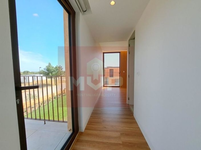 Image No.25-3 Bed House for sale