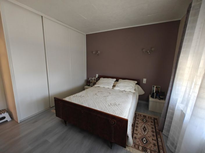 Image No.17-5 Bed House for sale