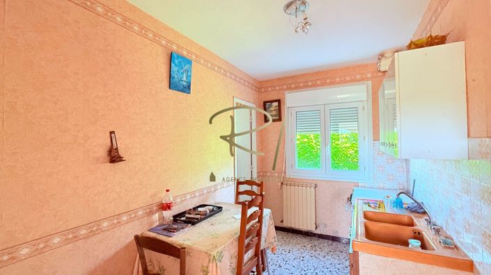 Image No.10-6 Bed House for sale