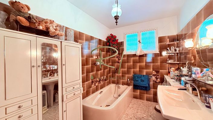 Image No.13-6 Bed House for sale