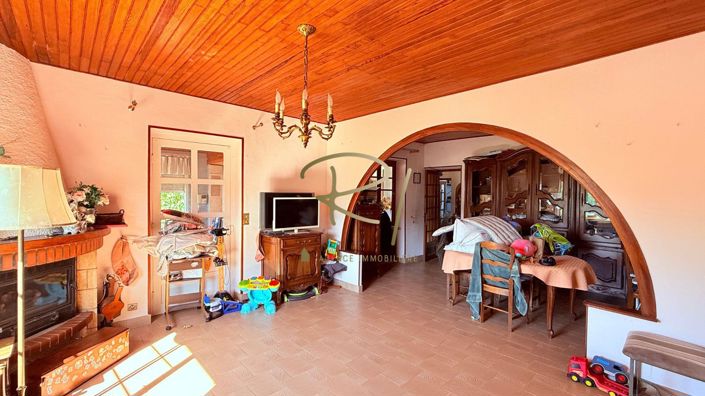 Image No.14-6 Bed House for sale