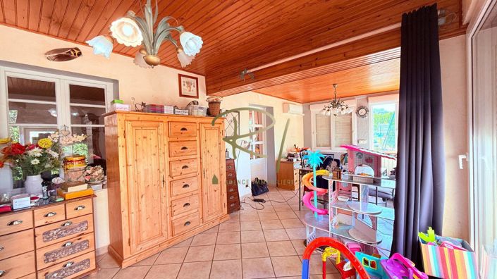 Image No.17-6 Bed House for sale