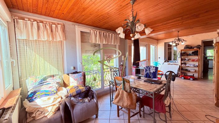 Image No.18-6 Bed House for sale